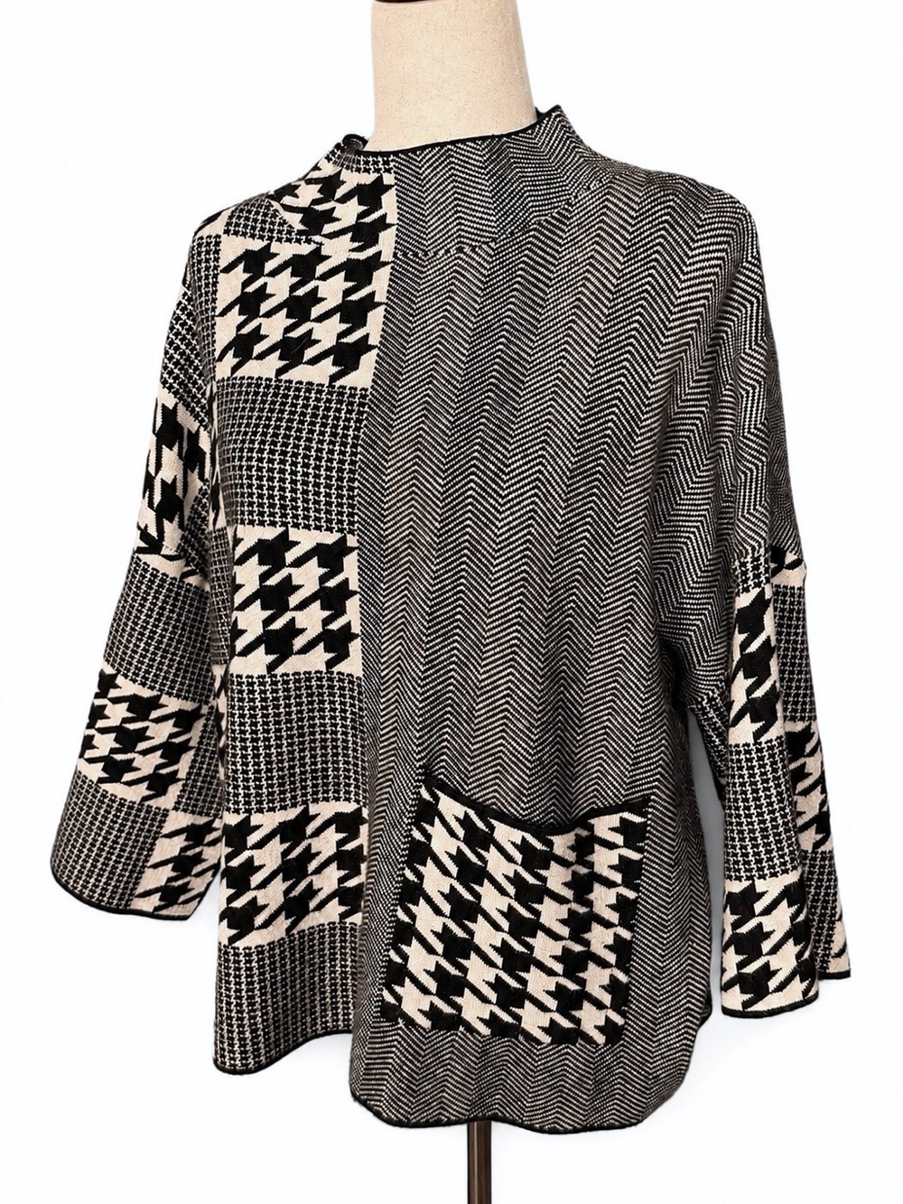 Gabby Isabella oversize Black & white houndstooth asymmetric Pullover Sweater-M